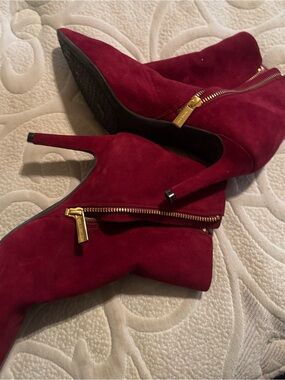 Michael Kors size 9 Suede Stiletto Ankle Boots in Deep Burgundy with Gold Zipper